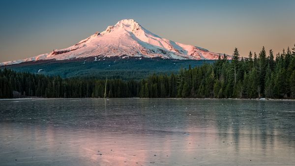 Time-lapse: Mount Hood sunset over Trillium Lake